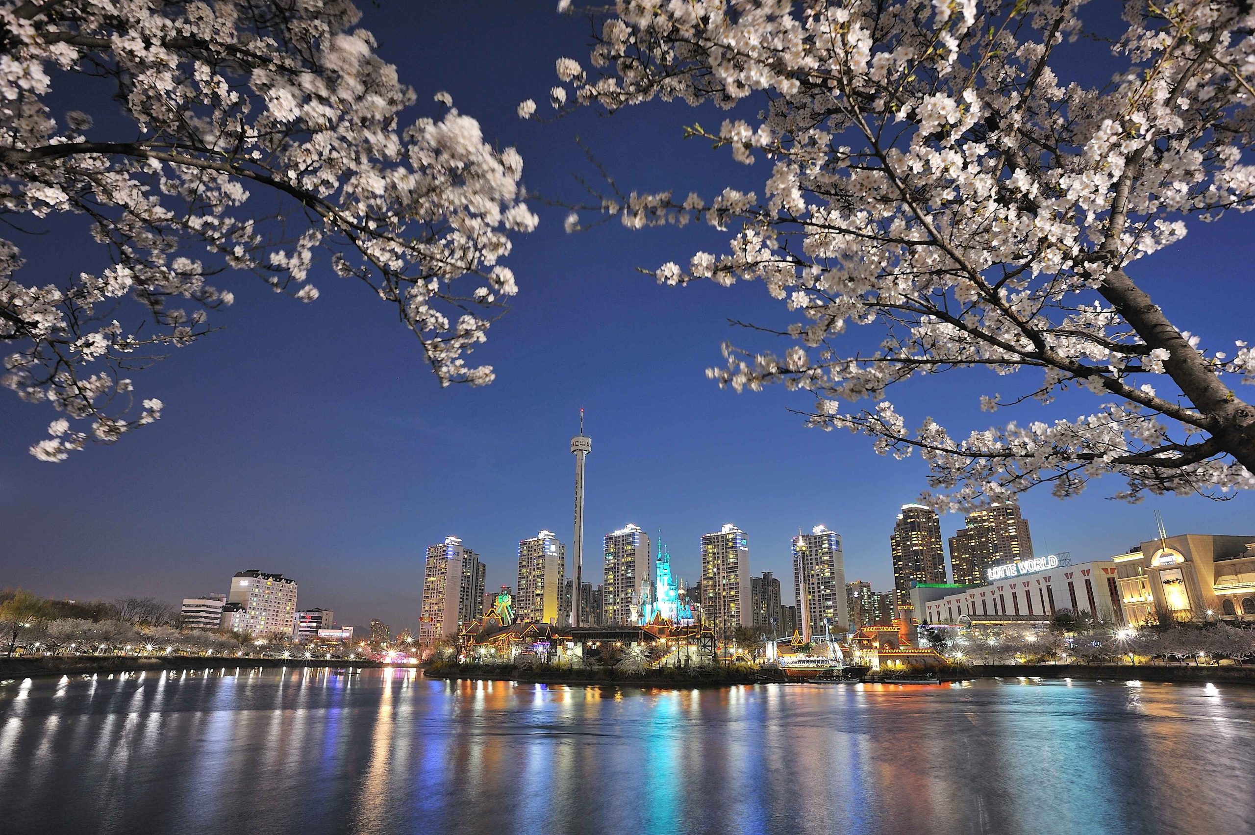 Seokchon Lake